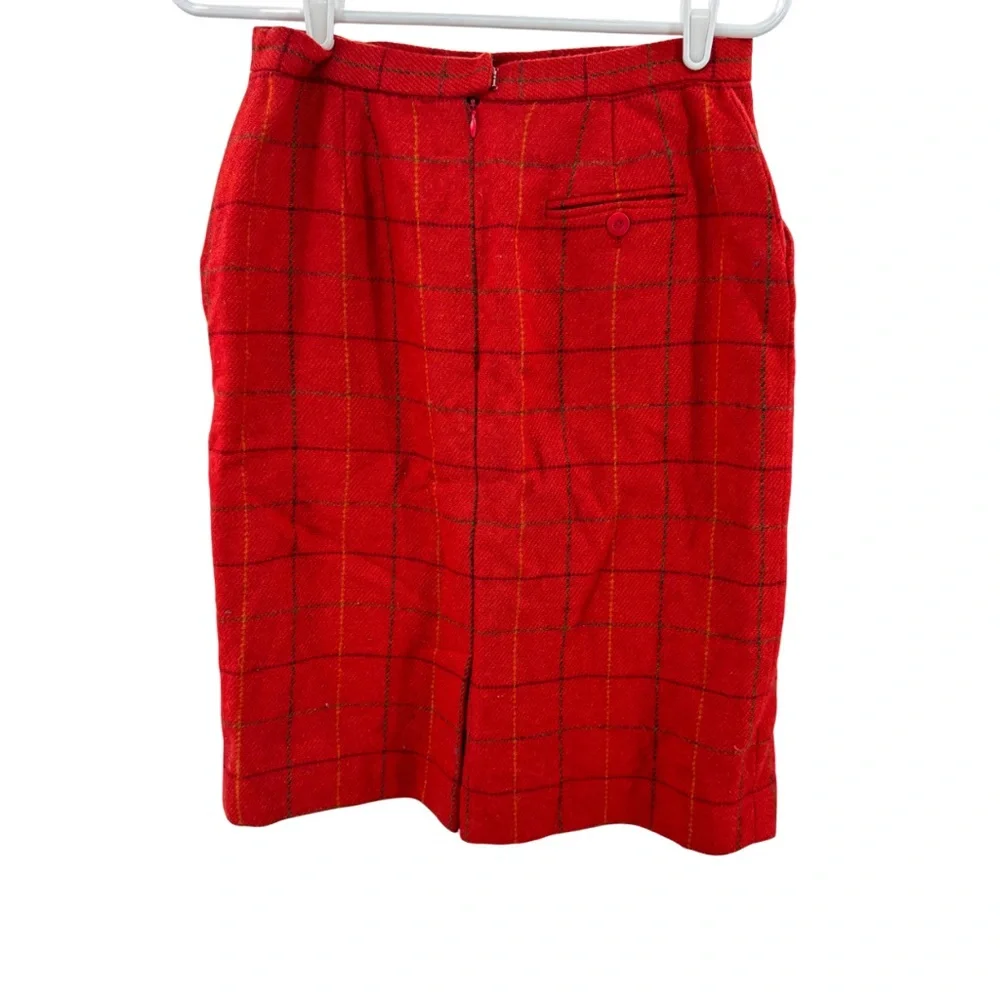 Jones New York Red Plaid Pencil Skirt 100% wool knee length professional holiday